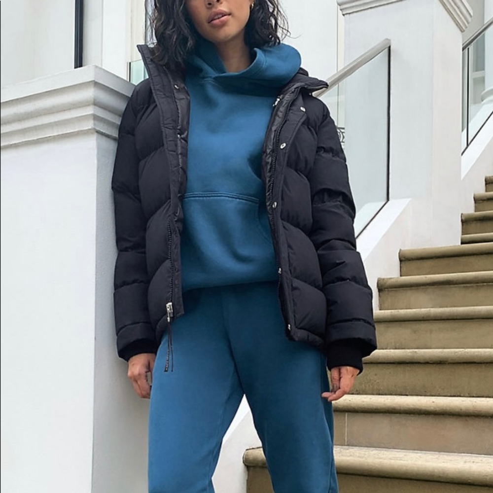 Aritzia TNA Super Puff Size XS